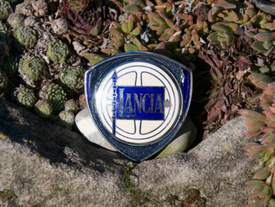 VINTAGE EMAILLE AUTO KÜHLER AUTO EMBLEM / BADGE # LANCIA TORINO ITALIEN