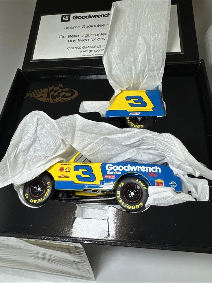 Dale Earnhardt Sr Acción Diecast Pedal Car & Trailer GOODWRENCH Wrangler RCCA Foto 2 de 4