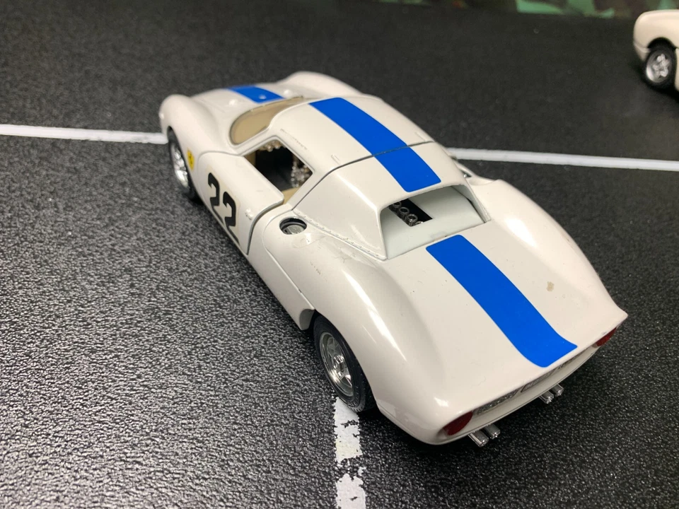 Imperfect 1:24 Diecast Car PAIR! BURAGO FERRARI 250 LE MANS 1965 No Box AS-IS - Image 4 of 4