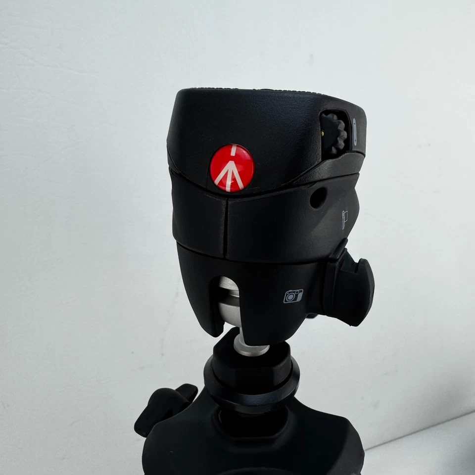 Manfrotto Compact Action MKCOMPACTACN-BK Ball Head Traveler Tripod Black 61" - Image 4 of 4