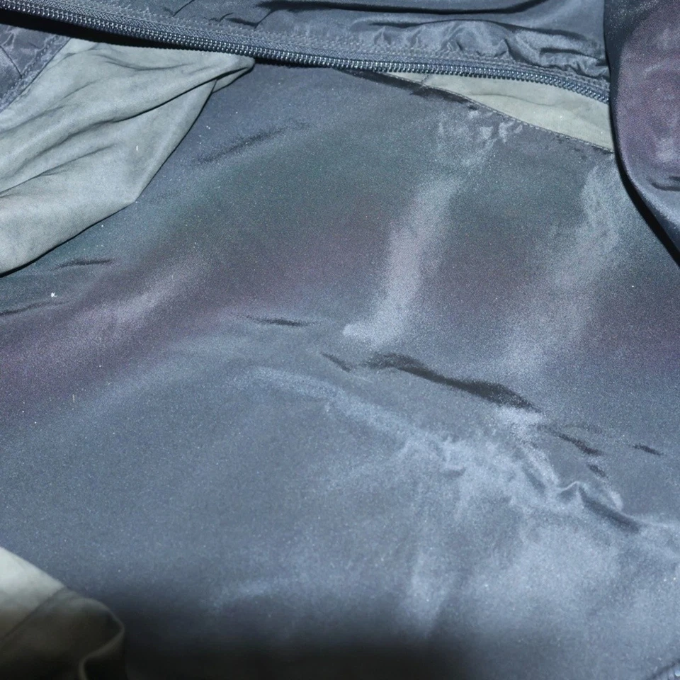 Bolso Boston Prada Triángulo Logo Placa Cuero Saffiano Nylon Plateado Herrajes Usado Foto 4 de 4