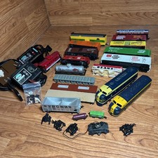 Huge Lot HO N Scale Trains, Cars and Mixed Lot of 18 3 Switches