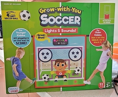 CHUCKLE & ROAR GROW-WITH-YOU SOCCER GAME