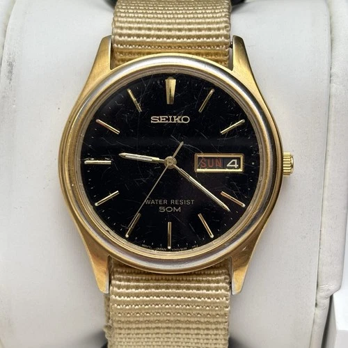 Vtg Seiko V743-9A19 Gold Tone Quartz Watch Black Dial Day-Date 37mm - New Bat