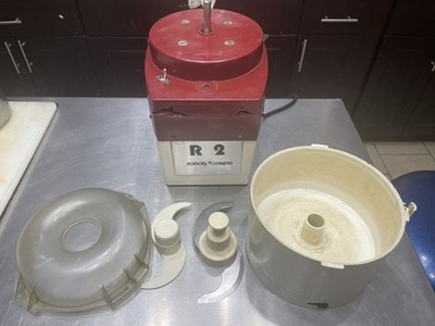 Robot Coupe R2  Processor , Tested includes bowl & two blades 