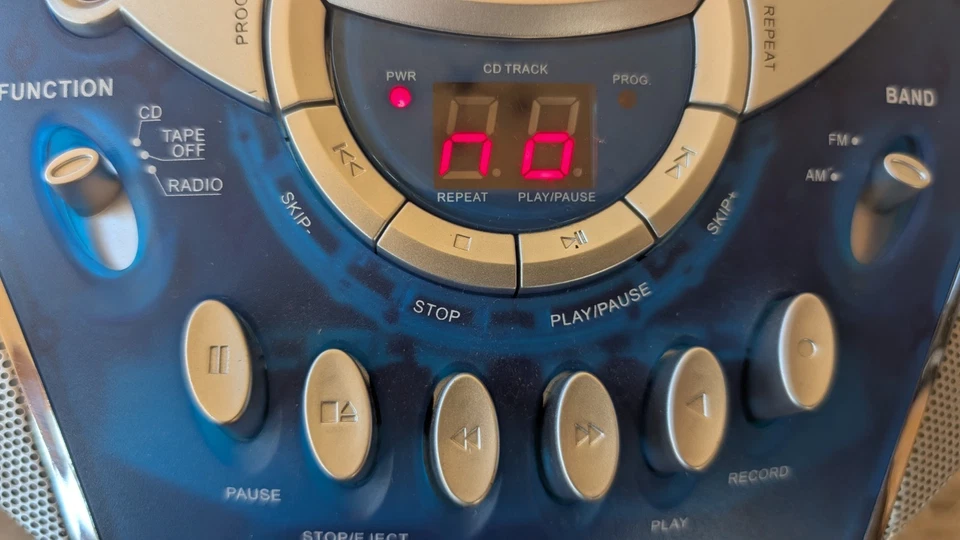 PIEZAS - MEMOREX AZUL Transparente Portátil CD RADIO CASSETTE Estéreo MP3134BLU Boom Box  Foto 2 de 4