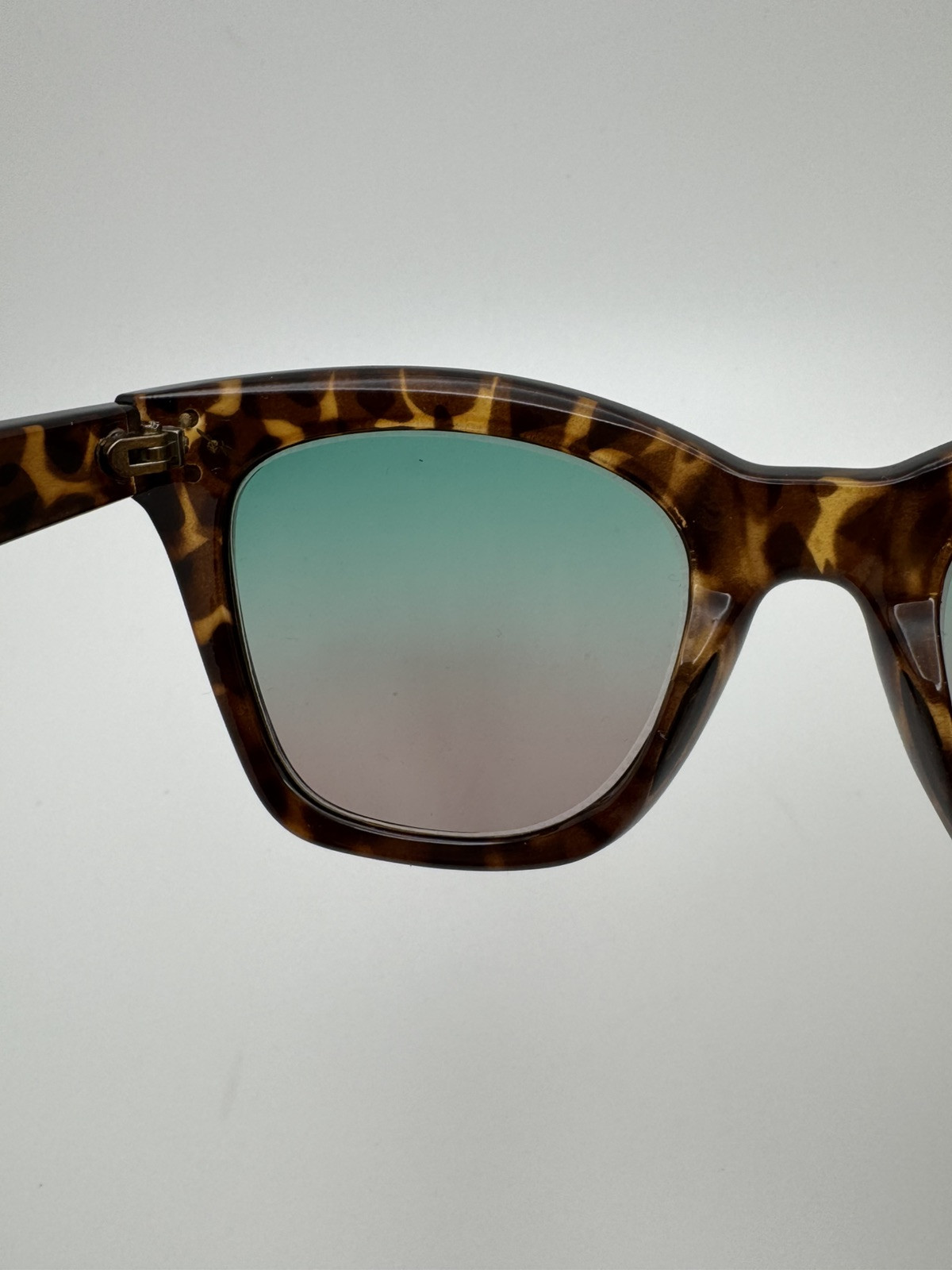 SUNGLASSES BCBGENERATION BG3069CE - image 13