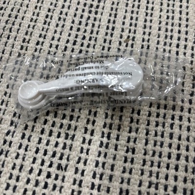 Tupperware  white DASH PINCH SMIDGEN Measuring Spoon set  Magnets NEW! fridge