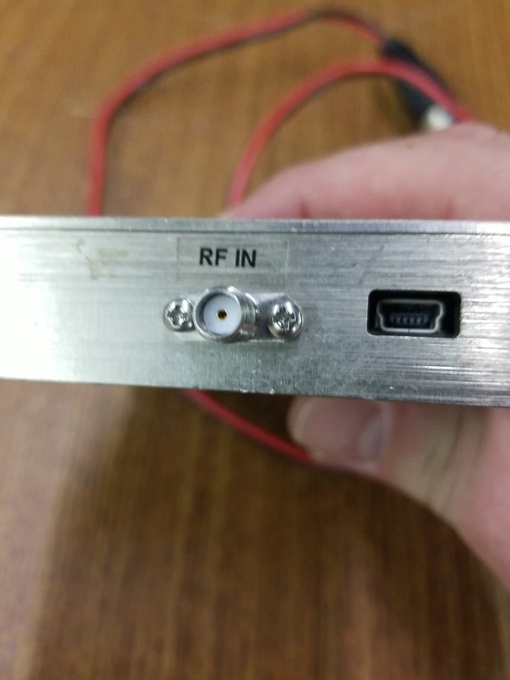 Convertidor descendente UHF de 2 GHz, SMA (MSC Genesis) Foto 3 de 4