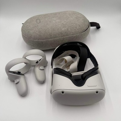 Oculus Quest 2 White Used with Controllers
