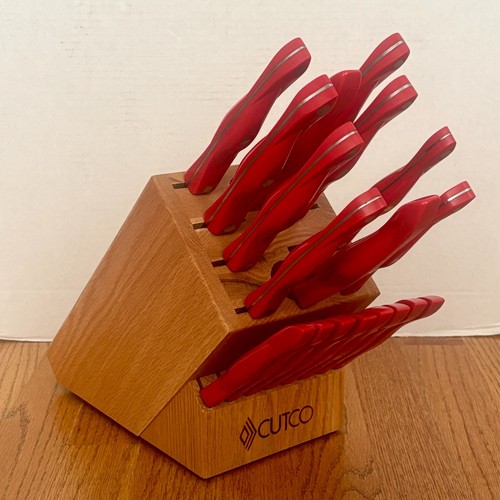 Ceppo in Legno con 8 coltelli forgiati da cucina 45x8xh30 cm coltelli