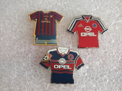 Konvolut - BAYERN MÜNCHEN - 3 TRIKOTS mit OPEL Werbung - 3 Pins - Bild 1 von 2
