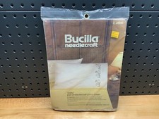 New VTG Bucilla Stamped Needlecraft 48880 DAISY Pillowcase Pair Kit