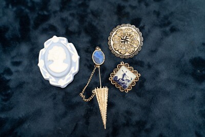 vintage brooch lot umbrella lapis lazuli cameo delftware windmill delft Germany