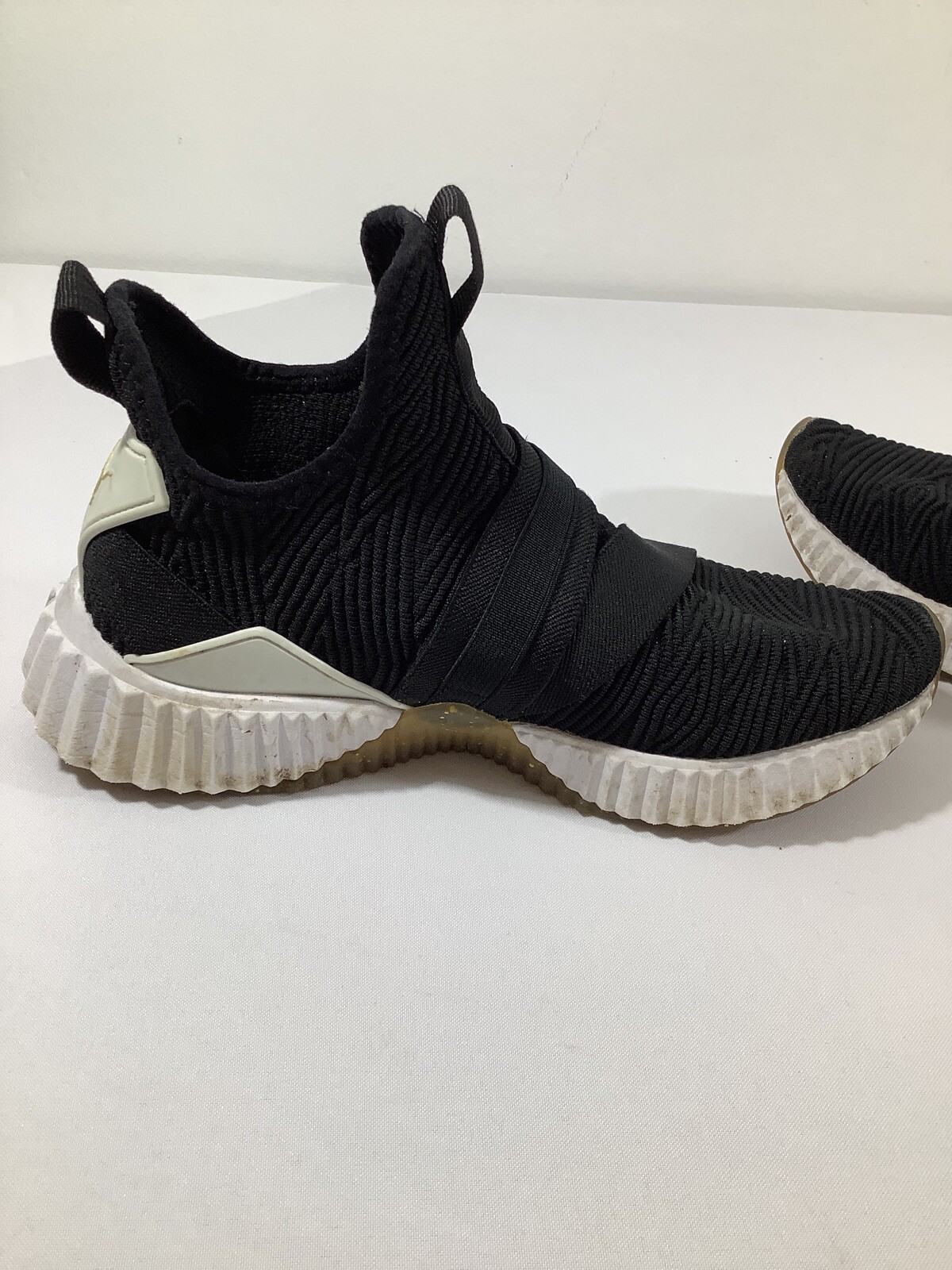 puma defy mid varsity red