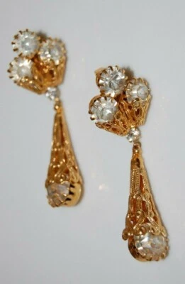 ELEGANT VTG CLEAR CRYSTALS FILIGREE ANTIQUE STYLE DROP DANG GOLDEN CLIP EARRINGS - Image 1 of 4