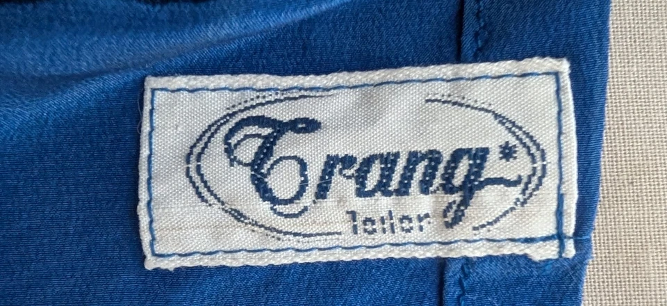 Túnica asiática tradicional vintage de seda Trang vestido firmado floral broches lentejuelas S Foto 2 de 4