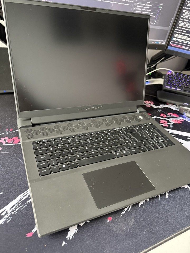 Alienware m18 R2 Gaming Laptop | i9-14900HX | RTX 4090 | 32 GB RAM ...