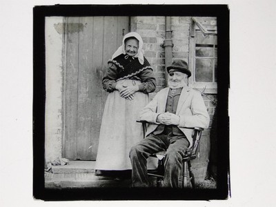 Älteres Paar Mann Augenklappe Portrait magische Laterne Dia um 1900