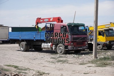 LKW Foto Volvo FM7 Plattformanhänger Kirgisistan rot O'CRANE UNIC 500 #w2vq