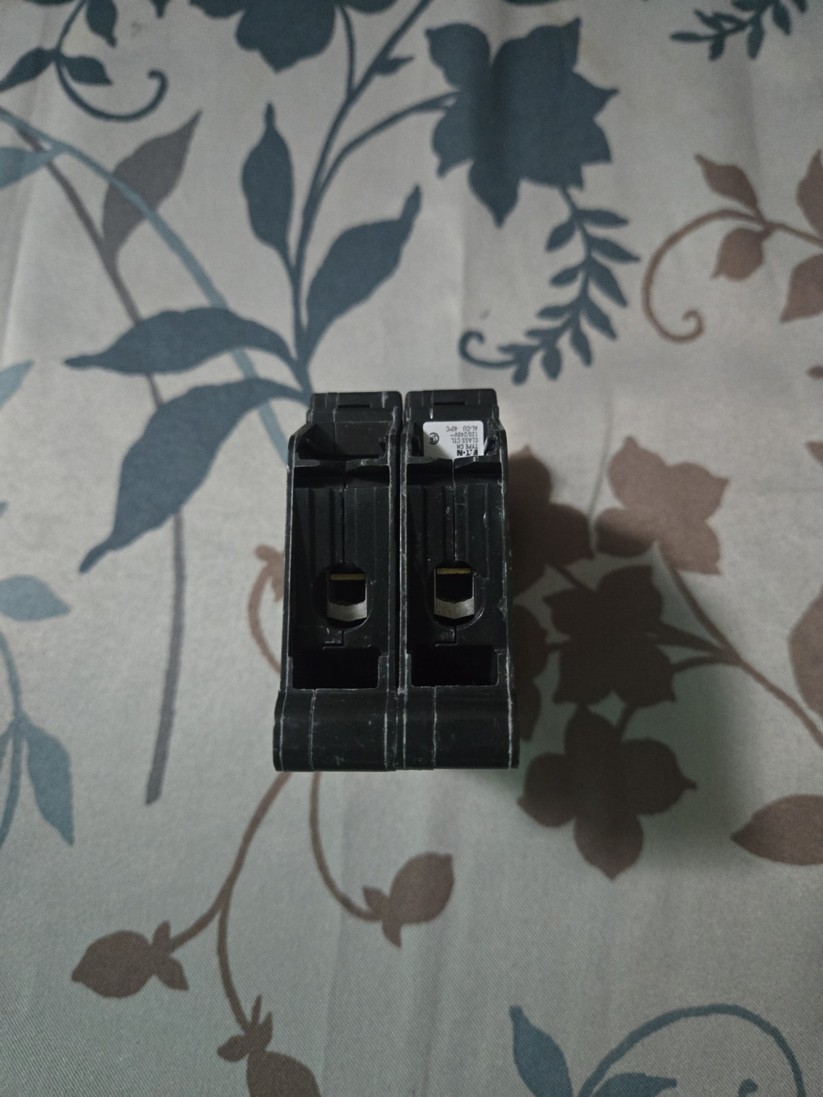 EATON (CHF215) 15 AMP DOUBLE POLE CIRCUIT BREAKER 120/240V