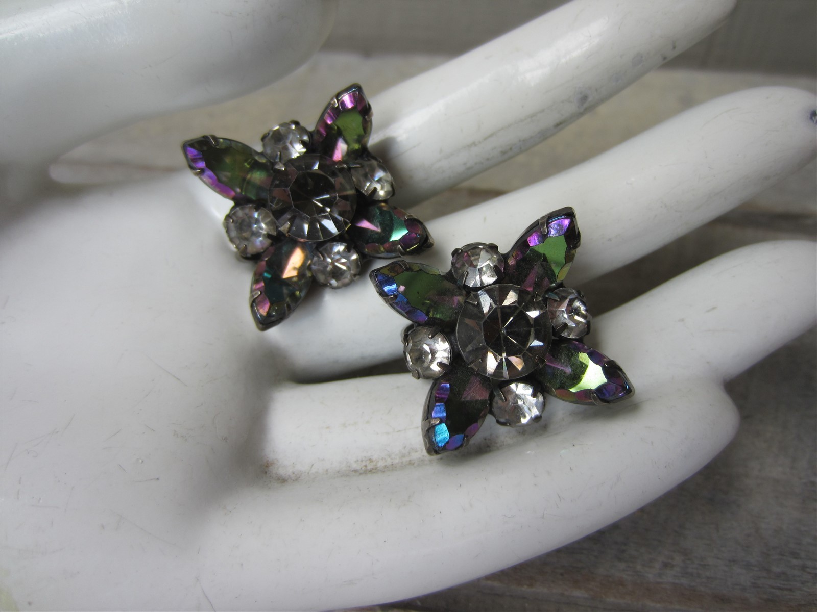 Vintage KRAMER Iridescent Glass RHINESTONE Dimensional Flower Clip EARRINGS