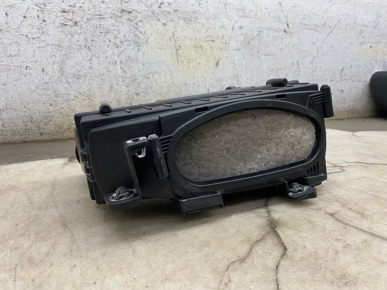 2020-2025 ASTON MARTIN DBX 4.0L LEFT ENGINE AIR CLEANER FILTER BOX HOUSING