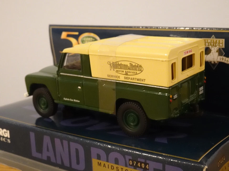 CORGI MAIDSTONE & DISTRICT BUSES LAND ROVER 4X4 CAR MODEL 07404 1:43 - Image 3 of 3