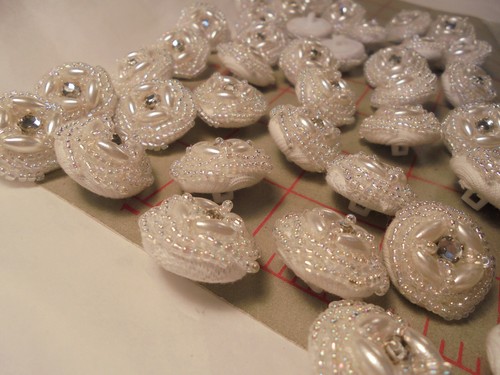 5 Vintage HandMade Bridal Buttons Rhinestone Center 4 Oval & Seed Beads White AB - Picture 5 of 12