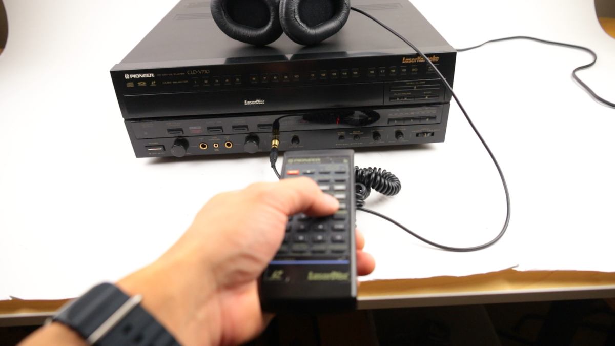 Pioneer Karaoke LaserDisc Player CLD-V710 W / Remote - Fast Pioneer Karaoke LaserDisc Player CLD-V710 W / Remote - Fast