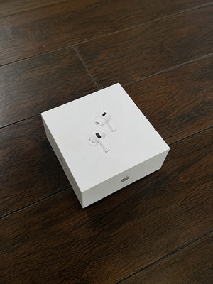 Apple AirPods Pro 2nd Generation with MagSafe Wireless Charging Case (USB C)...