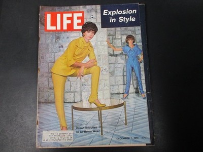 VINTAGE LIFE MAGAZINE DECEMBER 1 1961 ITALIAN BEAUTIES IN AT HOME WEAR