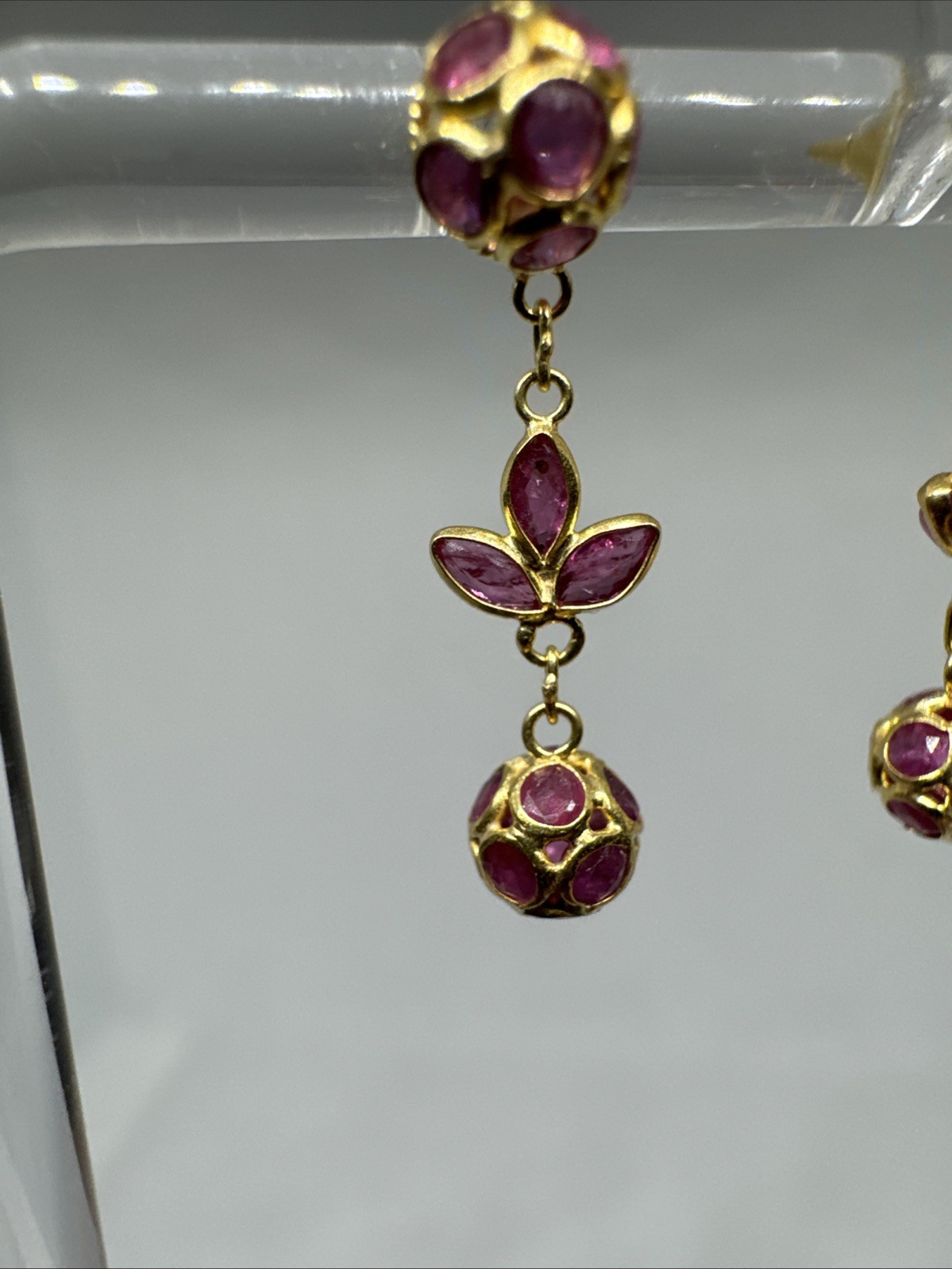 Gorgeous 18k Solid Yellow Gold Ruby Filigree Dang… - image 3