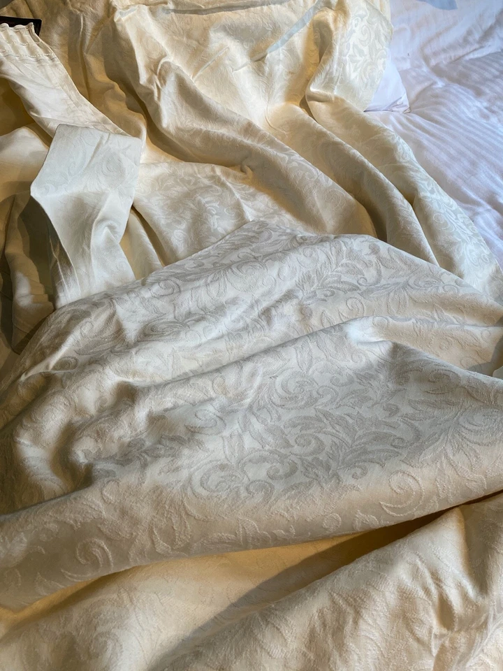 CORTINAS OTOMANA REAL CREMA DAMASCO - 2 PARES DISPONIBLES ANCHAS Y LARGAS Foto 2 de 4