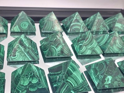 Malachit Kristall Pyramide 6x6 cm