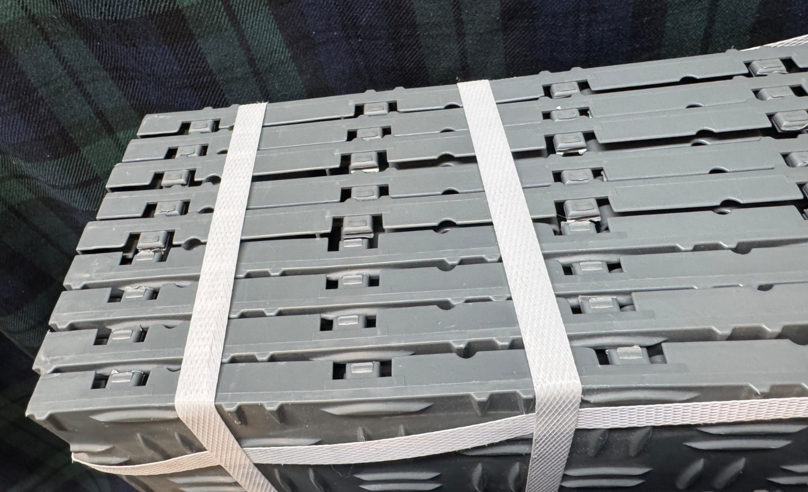 Interlocking Garage Floor Tiles 13" x 13" Gray 16 Pack