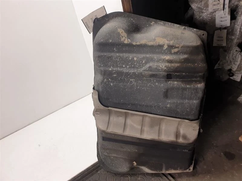 97-98 LEXUS ES300 3.0L 6CYL GAS FUEL TANK ASSEMBLY  Foto 4 de 4