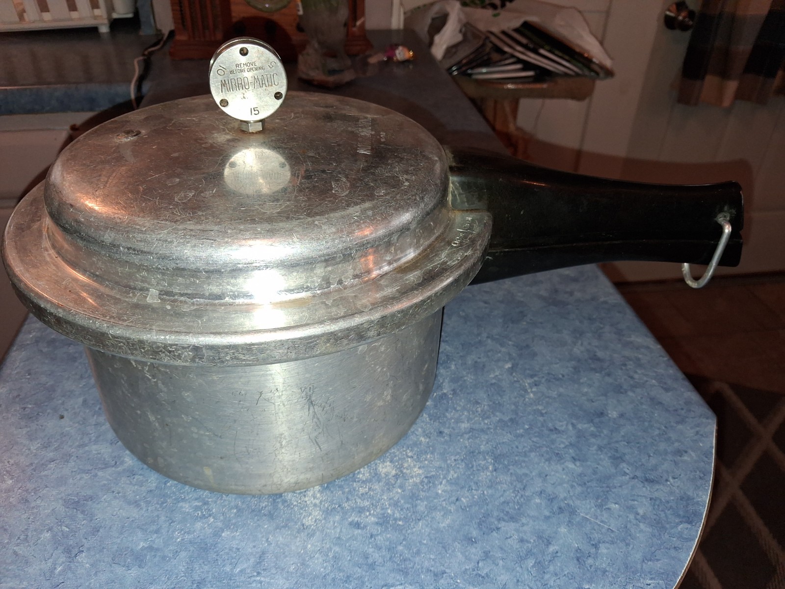 394m 4 Quart With Trivet, Regulator