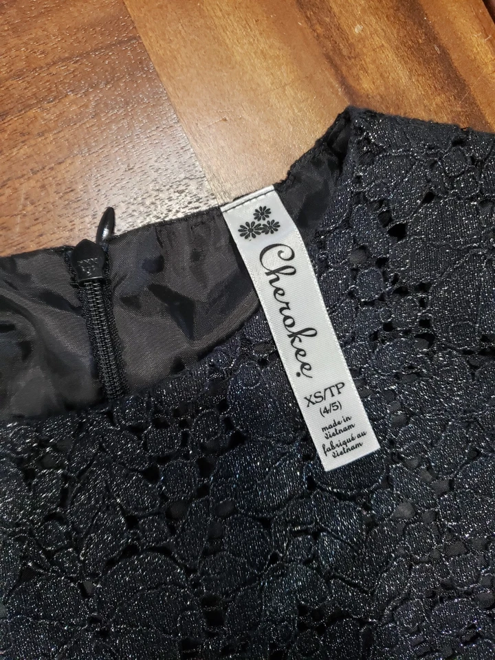 Blusa Cherokee para niños negra con dobladillo de vieira de encaje XS/TP 4-5 totalmente forrada Foto 4 de 4