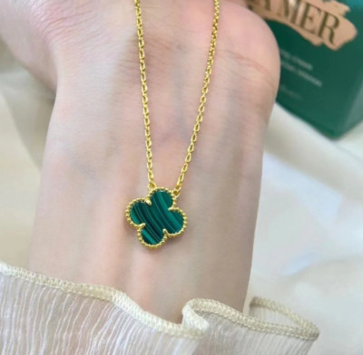 Van Cleef and Arpels 18K Gold with Green Onyx Necklace Christmas gift
