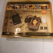 Digital Photo Album with Keychain Stores 60 Color Images with USB