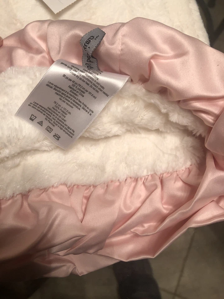 Manta de cuna Wendy Bellissimo blanca de felpa de piel de minky rosa satinado ¡NUEVA CON ETIQUETAS! Foto 3 de 4