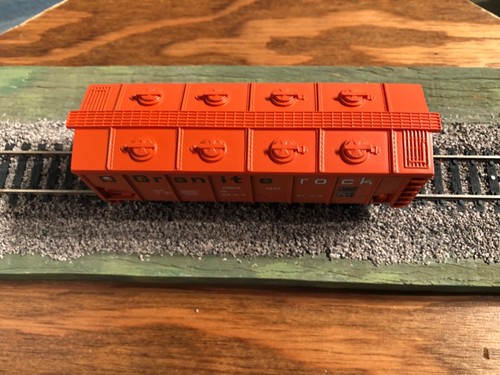 HO Scale 36’ Model Power Granite Rock Cement Hopper (24-044) - Picture 7 of 8
