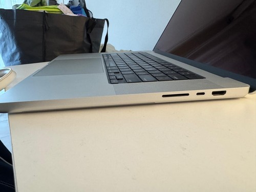 MacBook Pro M1 Pro 16" 2021 512GB HD 32GB RAM 10-core CPU and 16-core GPU - Picture 13 of 18