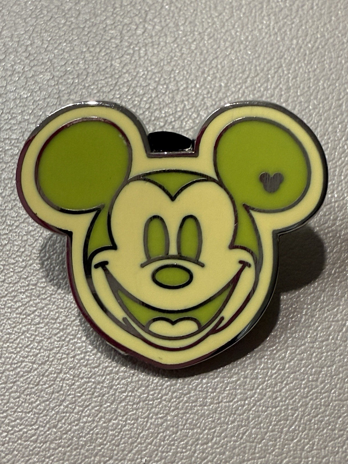 Disney Pin - 2008 Hidden Mickey Colorful Mickey Series III - Yellow Pin