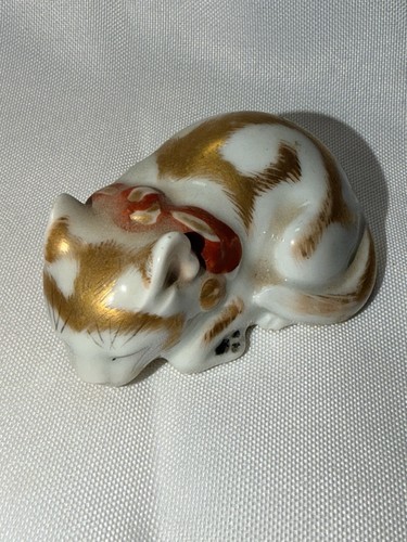 Vintage Kutani Japanese Porcelain Ceramic Sleeping Cat Figurine Gold Handpainted