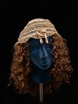 Antik 1910er 20er Jahre Spitzen Boudoir Mütze Seidenband Dessous Haube Blumenborte - Bild 1 von 4