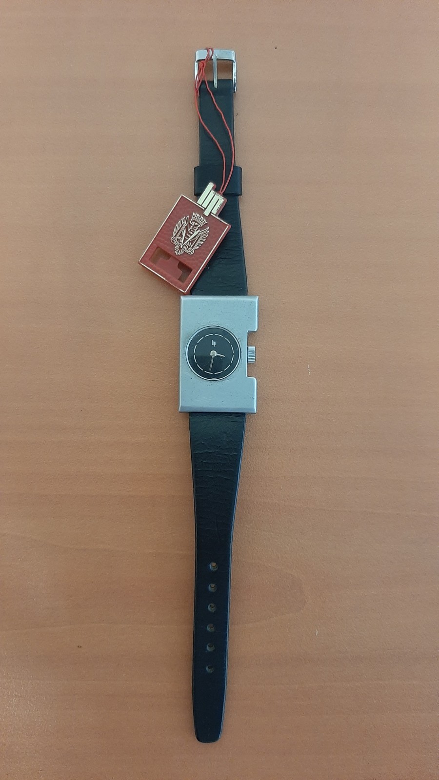 Montre LIP Lady Rectangle par Isabelle Hebey, le charme d'un bijou vintage des années 70