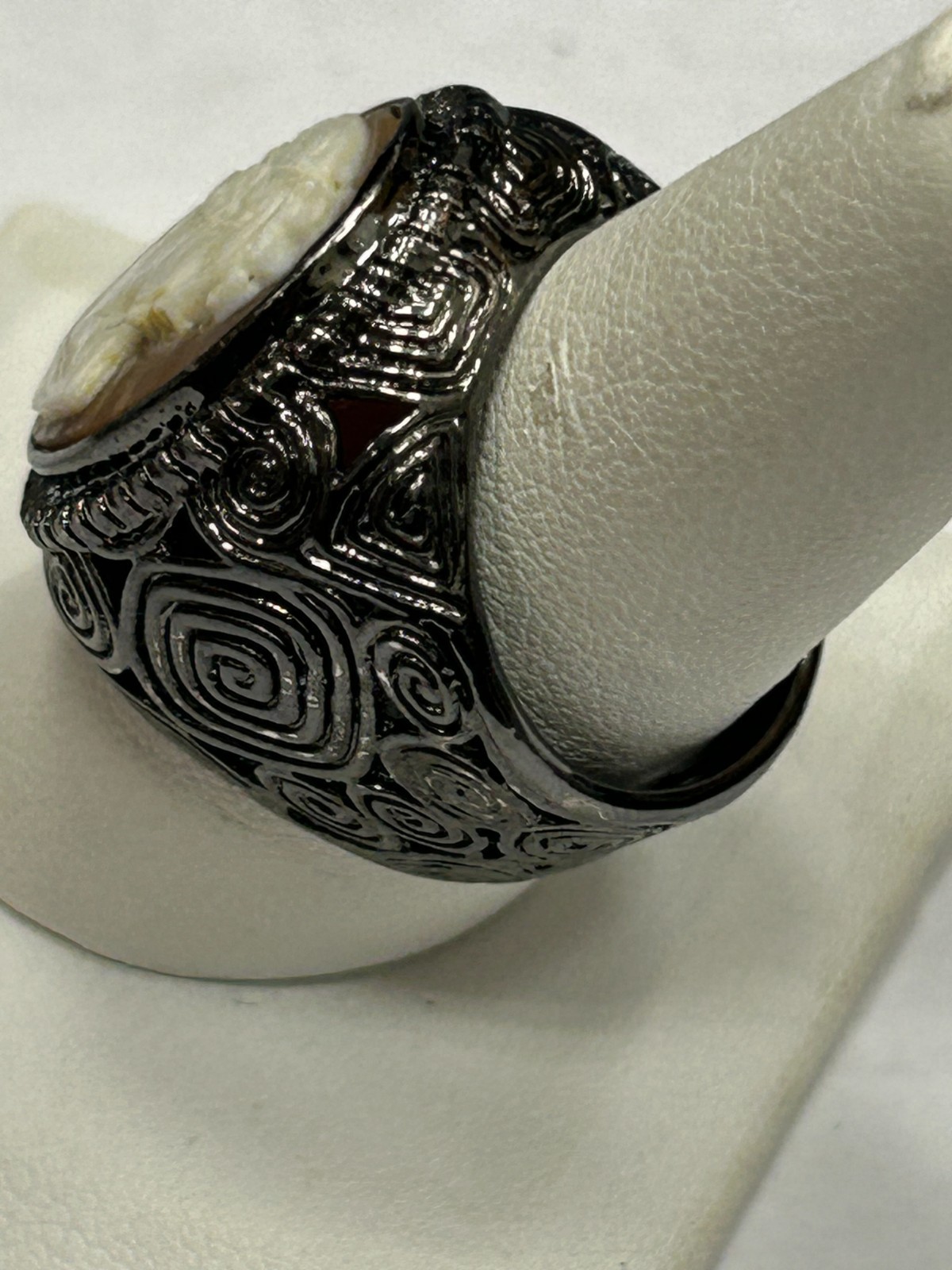 Ornate Signed Amedeo large statement gunmetal cam… - image 5