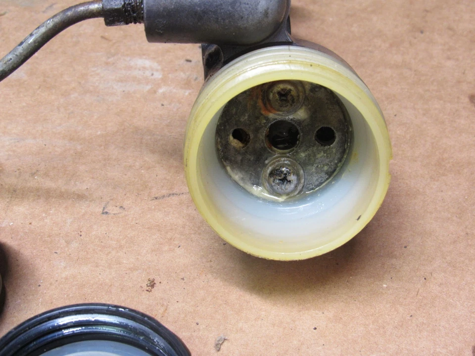 Honda Gold Wing GL1000 1976 cilindro maestro trasero Foto 3 de 4